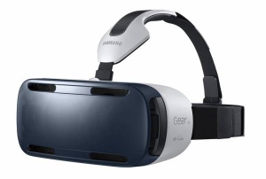 Gear VR za prikaz slike uporablja kar telefon Galaxy Note 4.